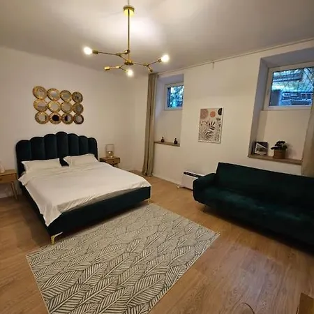 Heart Of Center 4br 2bath Daire Bükreş