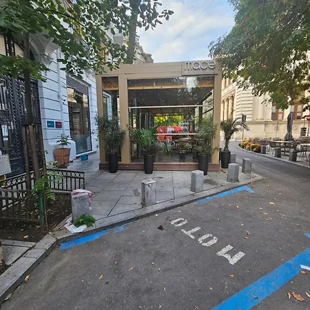 Heart Of Center 4br 2bath Daire