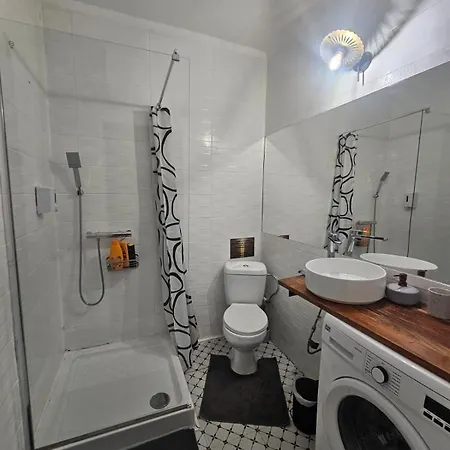 Daire Heart Of Center 4br 2bath Bükreş