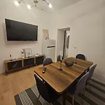 Apartament Heart Of Center 4br 2bath Bucureşti