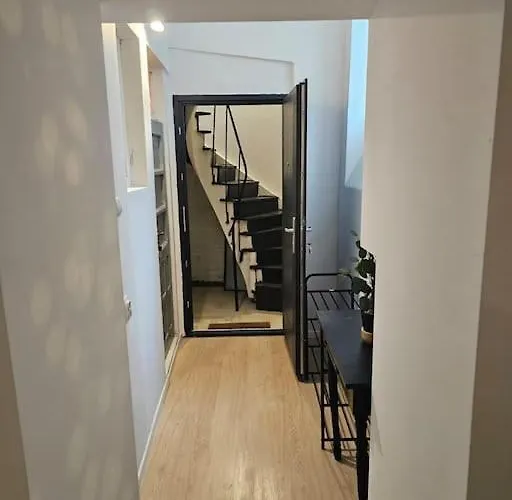 Heart Of Center 4br 2bath Lägenhet