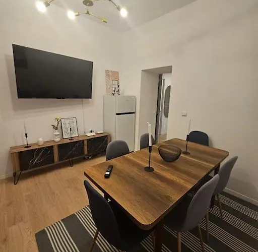 Lägenhet Heart Of Center 4br 2bath Bukarest