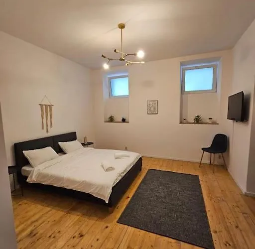 Heart Of Center 4br 2bath Bukurešť