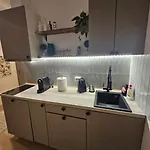 Heart Of Center 4br 2bath Апартаменти Бухарест